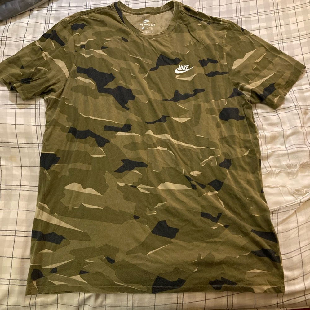 Nike -The Nike Tee Camo T Shirt Men’s Size XL